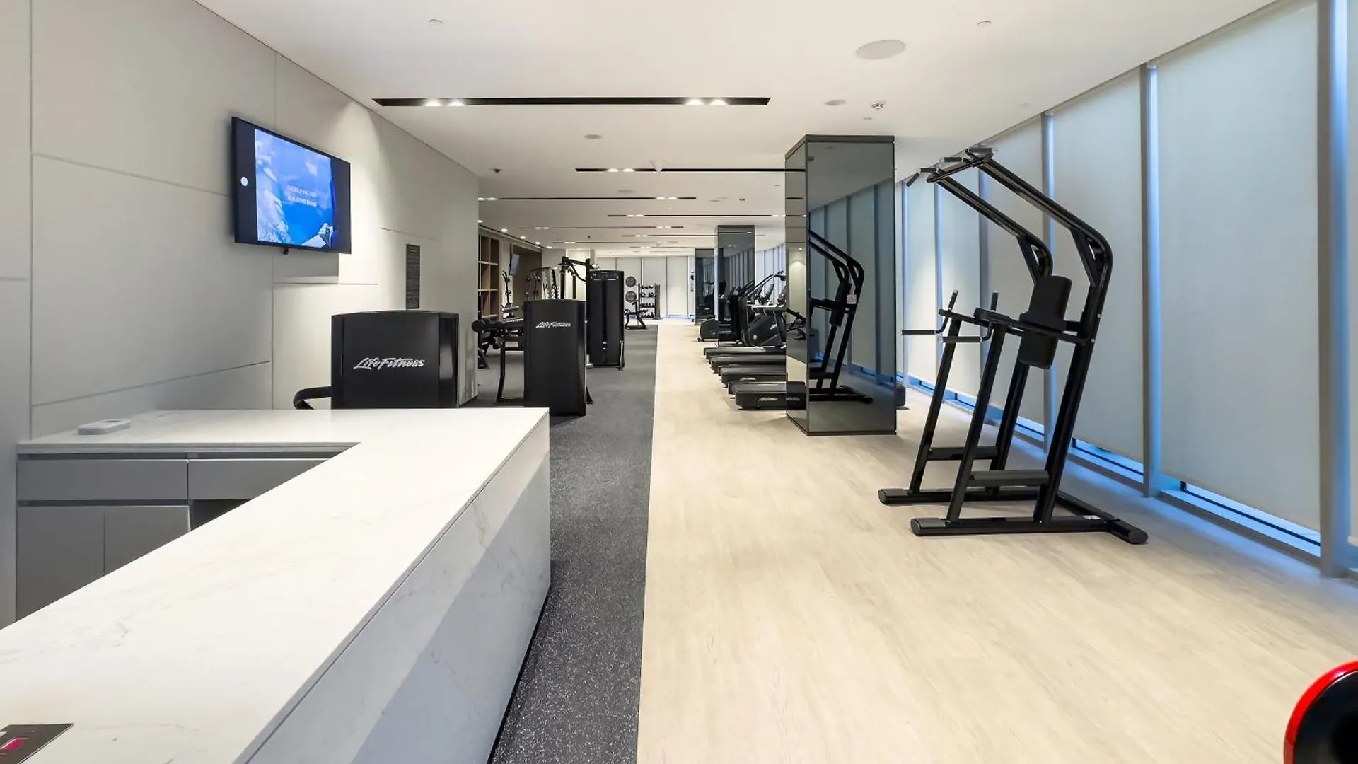 Grandeur 2 Bedroom Apartments I Burj Khalifa & Fountain Views I Free Parking, Gym, Pool, Wi-Fi & Ps5 I By Skyline Serenity Dubai