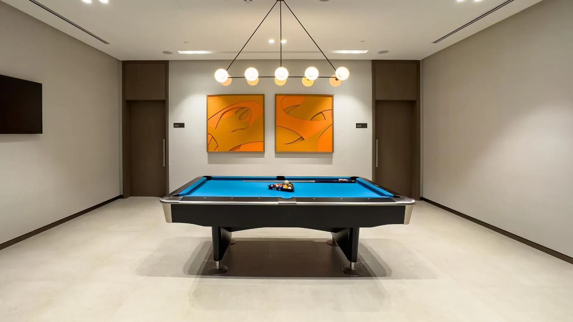 Grandeur 2 Bedroom Apartments I Burj Khalifa & Fountain Views I Free Parking, Gym, Pool, Wi-Fi & Ps5 I By Skyline Serenity Dubai