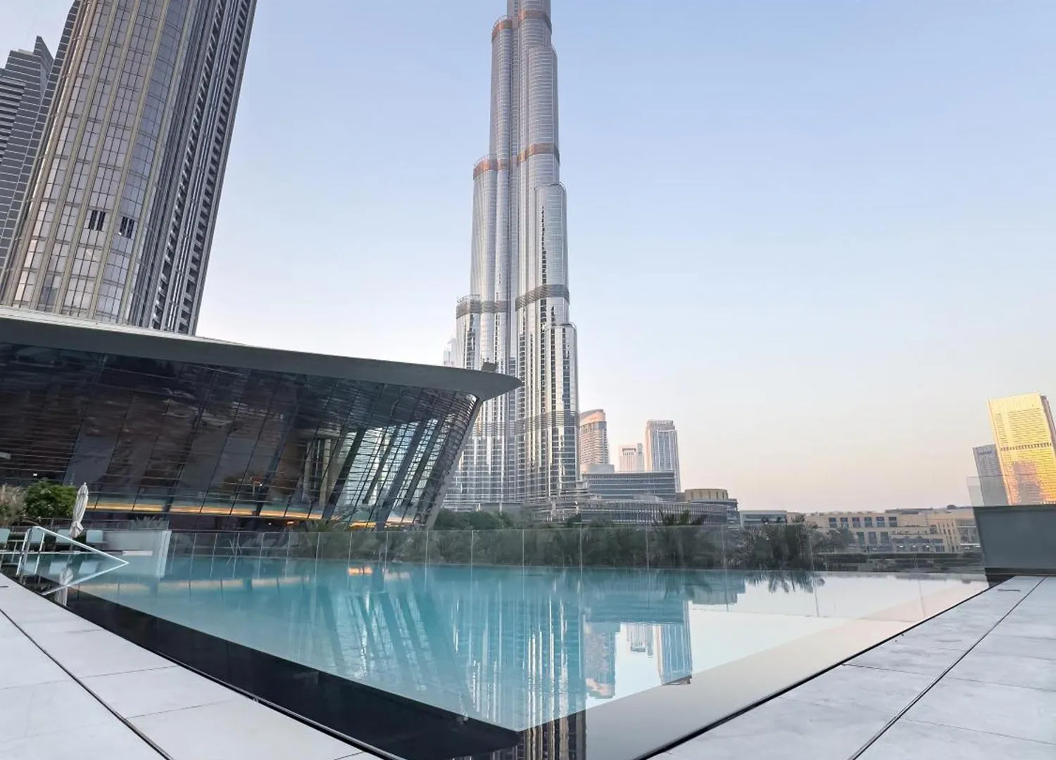 Grandeur 2 Bedroom Apartments I Burj Khalifa & Fountain Views I Free Parking, Gym, Pool, Wi-Fi & Ps5 I By Skyline Serenity Dubai United Arab Emirates