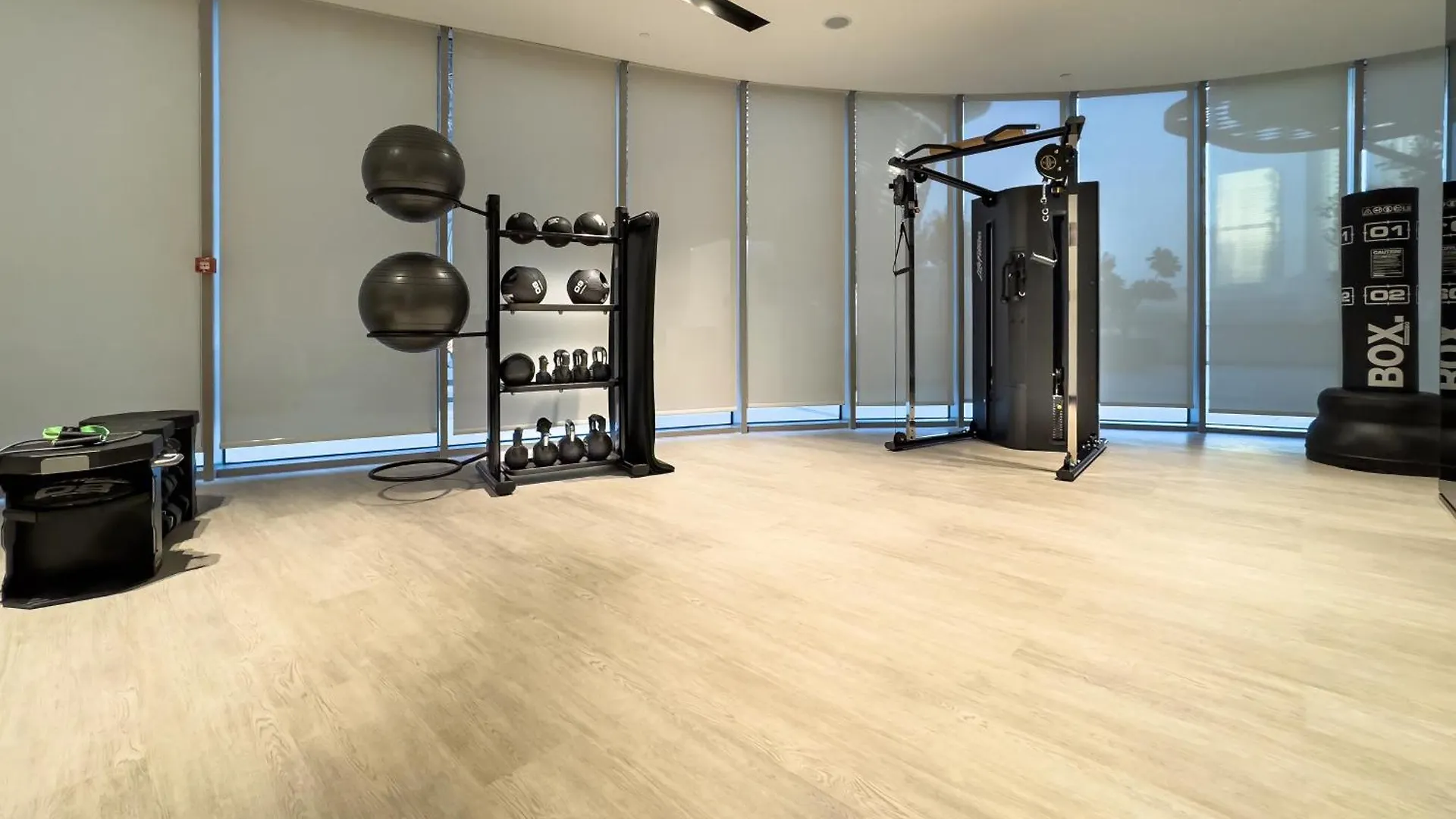 Grandeur 2 Bedroom Apartments I Burj Khalifa & Fountain Views I Free Parking, Gym, Pool, Wi-Fi & Ps5 I By Skyline Serenity Dubai