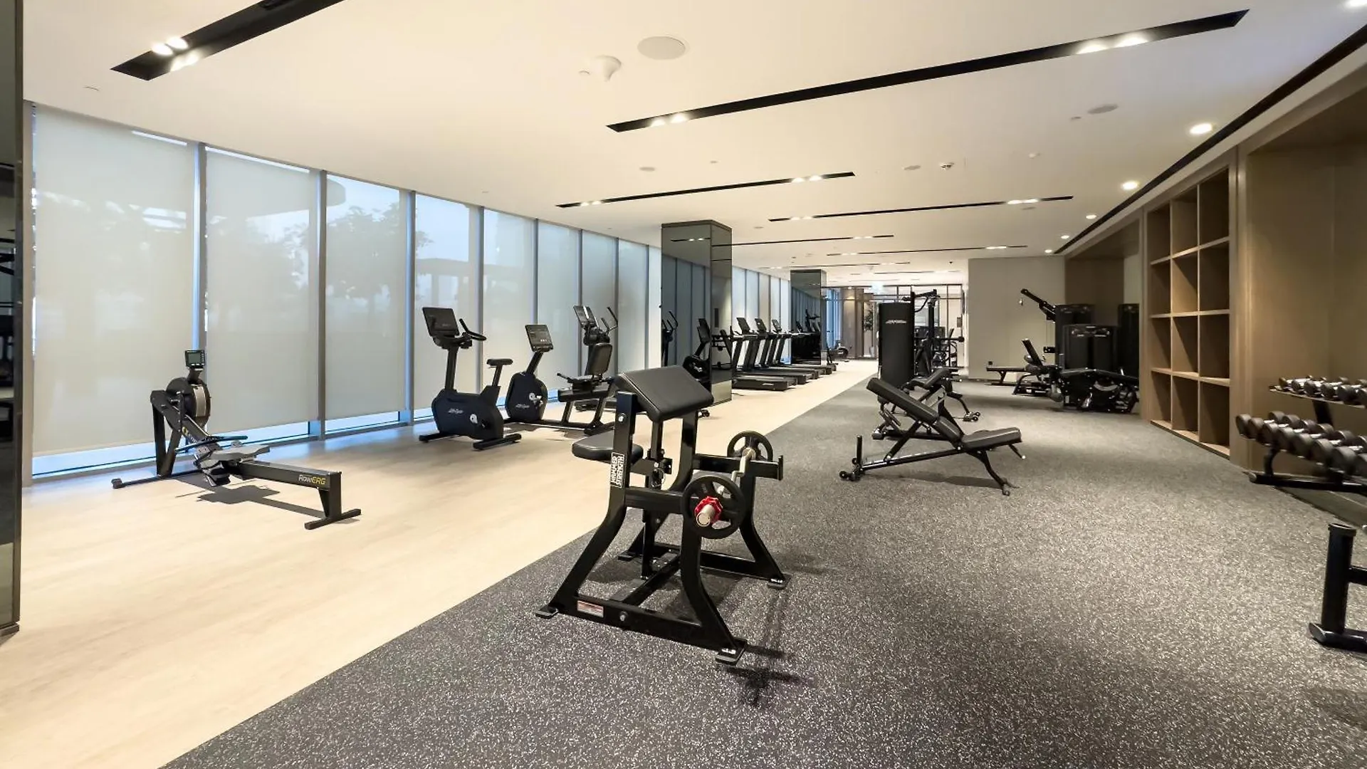 Grandeur 2 Bedroom Apartments I Burj Khalifa & Fountain Views I Free Parking, Gym, Pool, Wi-Fi & Ps5 I By Skyline Serenity Dubai United Arab Emirates