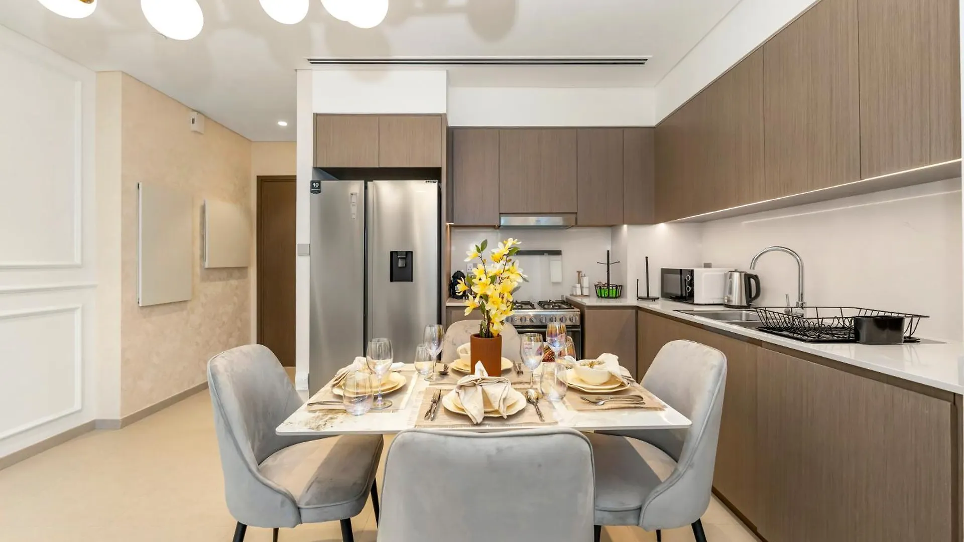 Grandeur 2 Bedroom Apartments I Burj Khalifa & Fountain Views I Free Parking, Gym, Pool, Wi-Fi & Ps5 I By Skyline Serenity Dubai