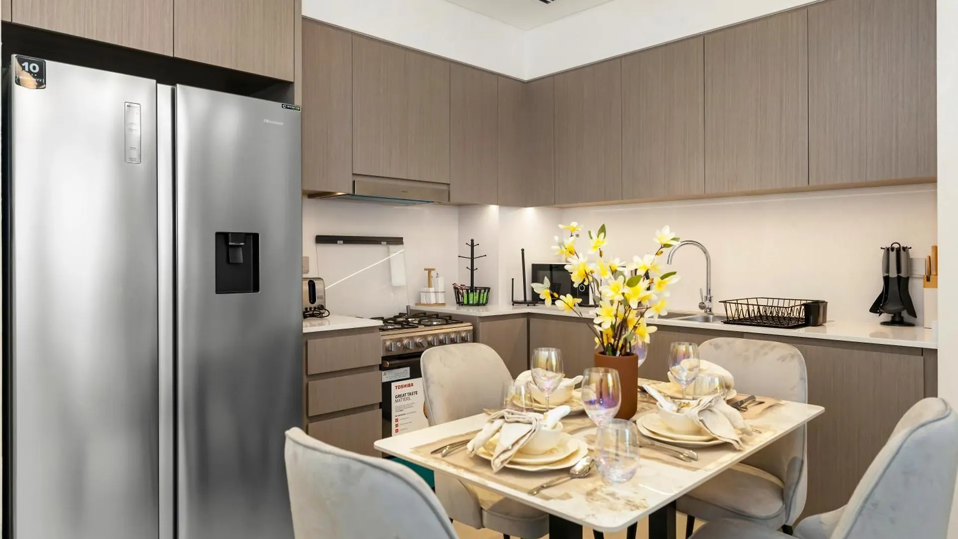 Grandeur 2 Bedroom Apartments I Burj Khalifa & Fountain Views I Free Parking, Gym, Pool, Wi-Fi & Ps5 I By Skyline Serenity Dubai