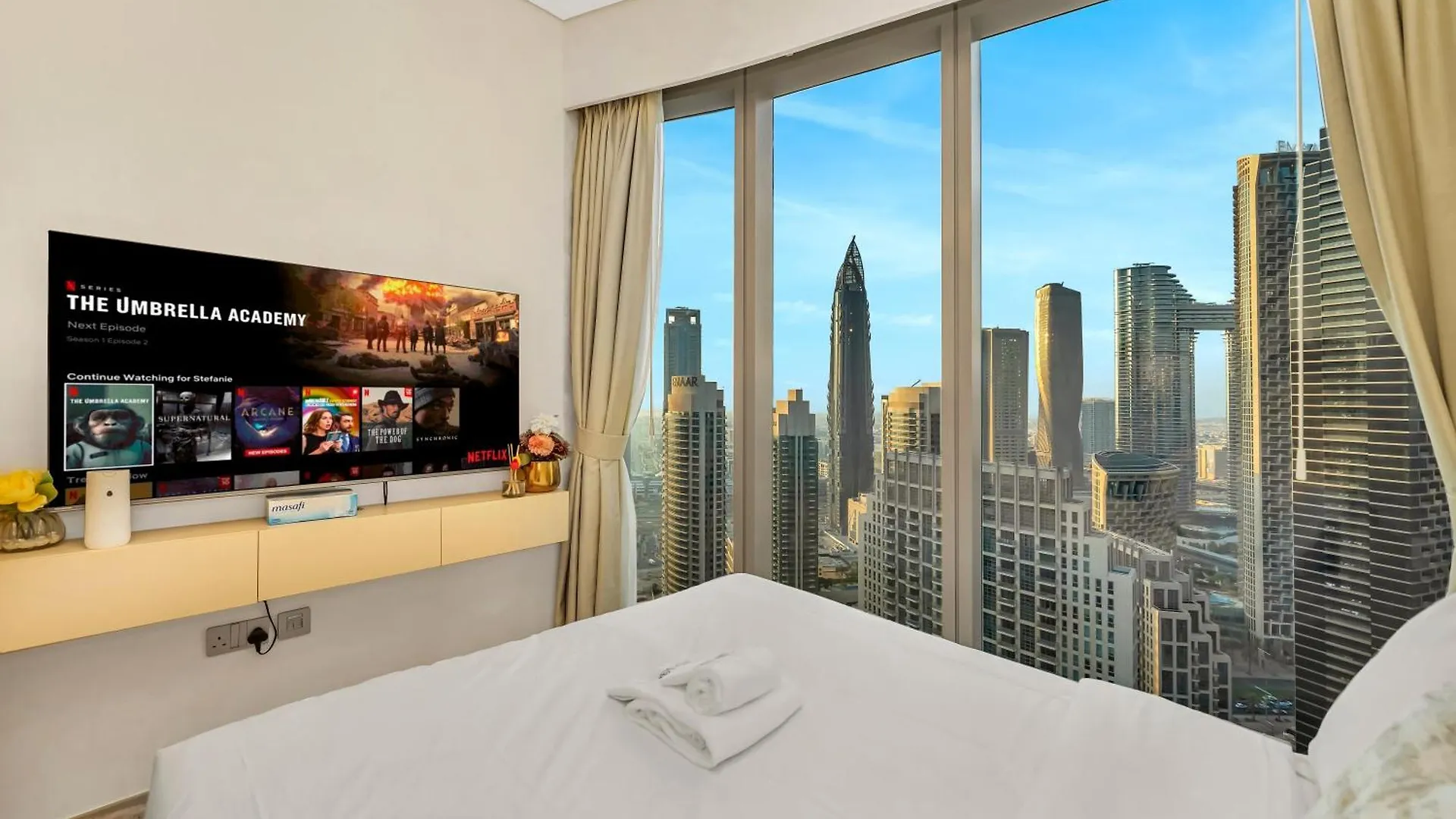 Grandeur 2 Bedroom Apartments I Burj Khalifa & Fountain Views I Free Parking, Gym, Pool, Wi-Fi & Ps5 I By Skyline Serenity Dubai United Arab Emirates