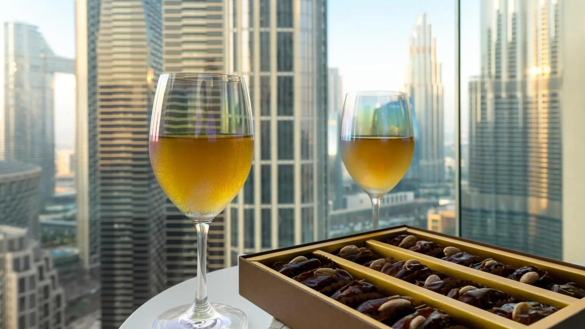 Grandeur 2 Bedroom Apartments I Burj Khalifa & Fountain Views I Free Parking, Gym, Pool, Wi-Fi & Ps5 I By Skyline Serenity Dubai