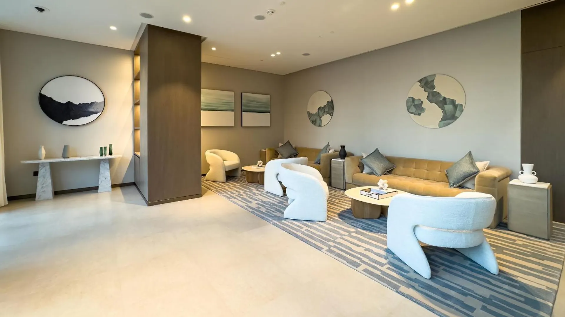 Grandeur 2 Bedroom Apartments I Burj Khalifa & Fountain Views I Free Parking, Gym, Pool, Wi-Fi & Ps5 I By Skyline Serenity Dubaj