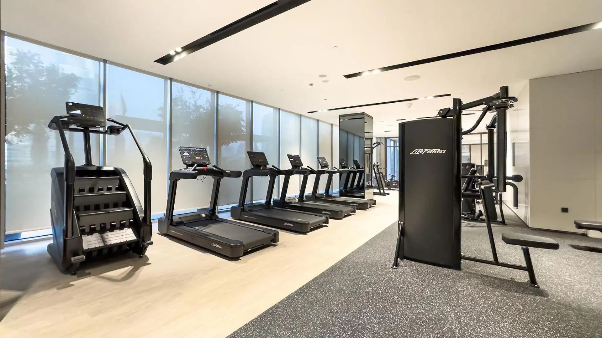 Grandeur 2 Bedroom Apartments I Burj Khalifa & Fountain Views I Free Parking, Gym, Pool, Wi-Fi & Ps5 I By Skyline Serenity Dubaj