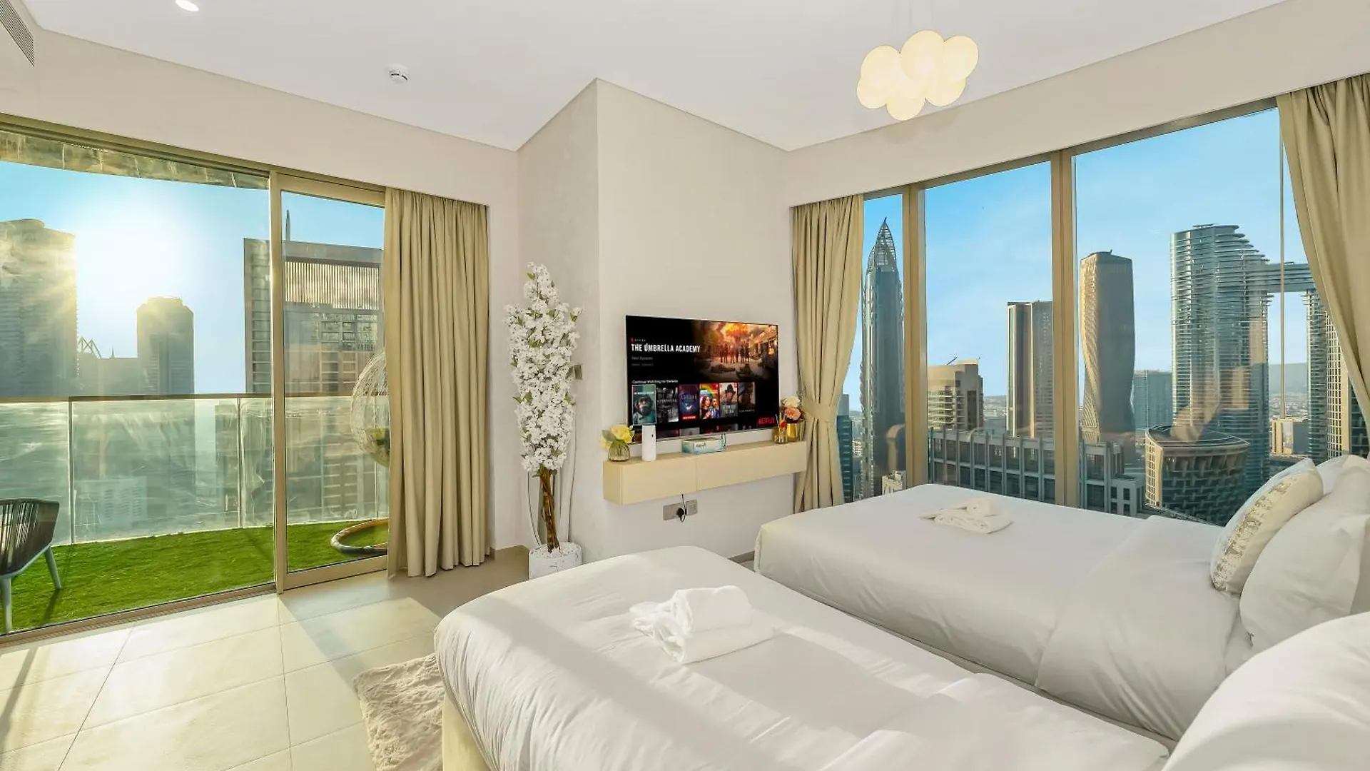 Grandeur 2 Bedroom Apartments I Burj Khalifa & Fountain Views I Free Parking, Gym, Pool, Wi-Fi & Ps5 I By Skyline Serenity Dubaj 0*,  Spojené arabské emiráty
