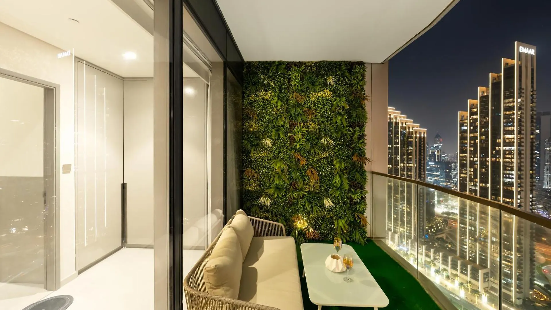 Grandeur 2 Bedroom Apartments I Burj Khalifa & Fountain Views I Free Parking, Gym, Pool, Wi-Fi & Ps5 I By Skyline Serenity Dubaj 0*,  Spojené arabské emiráty