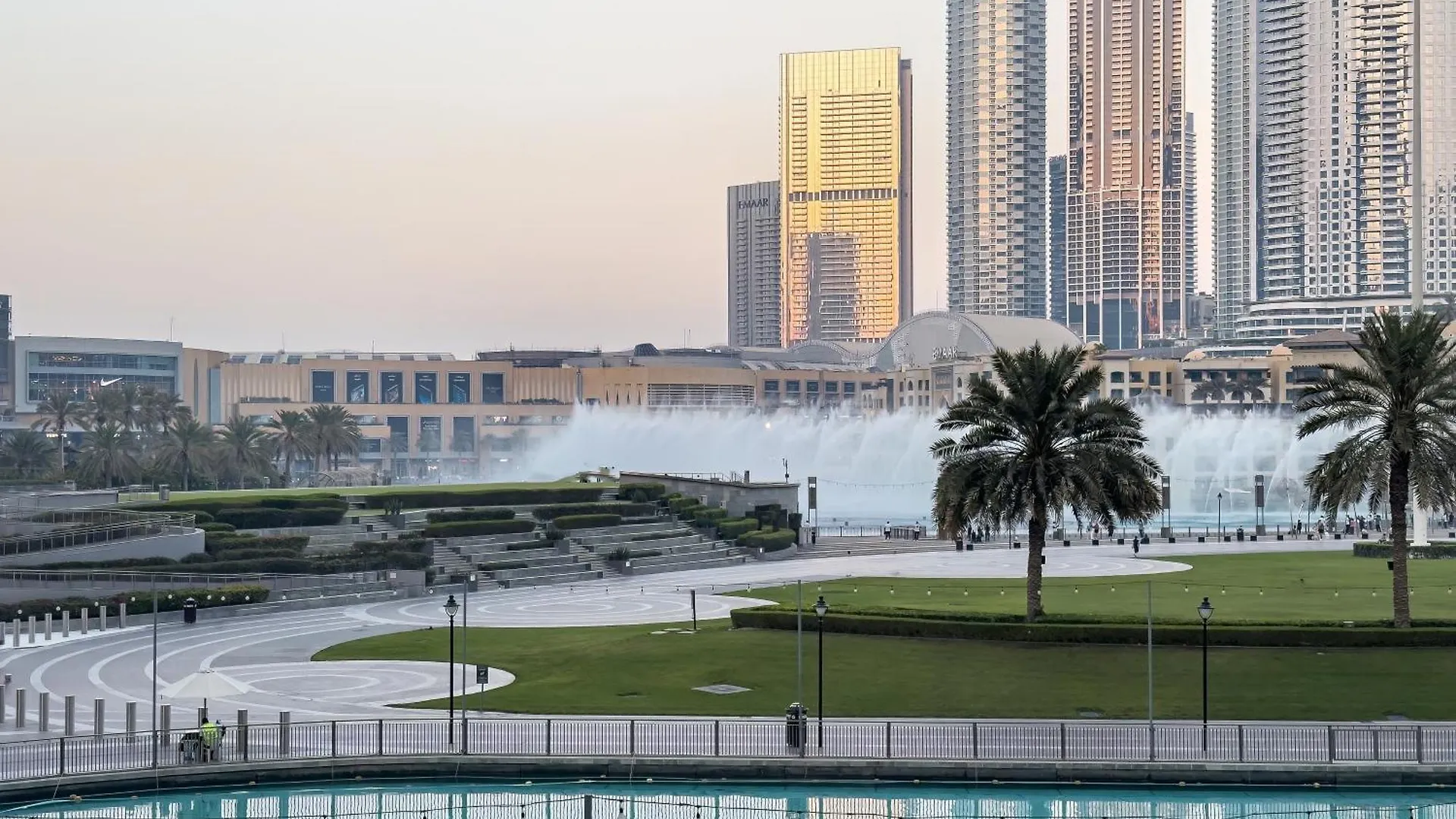 Grandeur 2 Bedroom Apartments I Burj Khalifa & Fountain Views I Free Parking, Gym, Pool, Wi-Fi & Ps5 I By Skyline Serenity Dubai United Arab Emirates