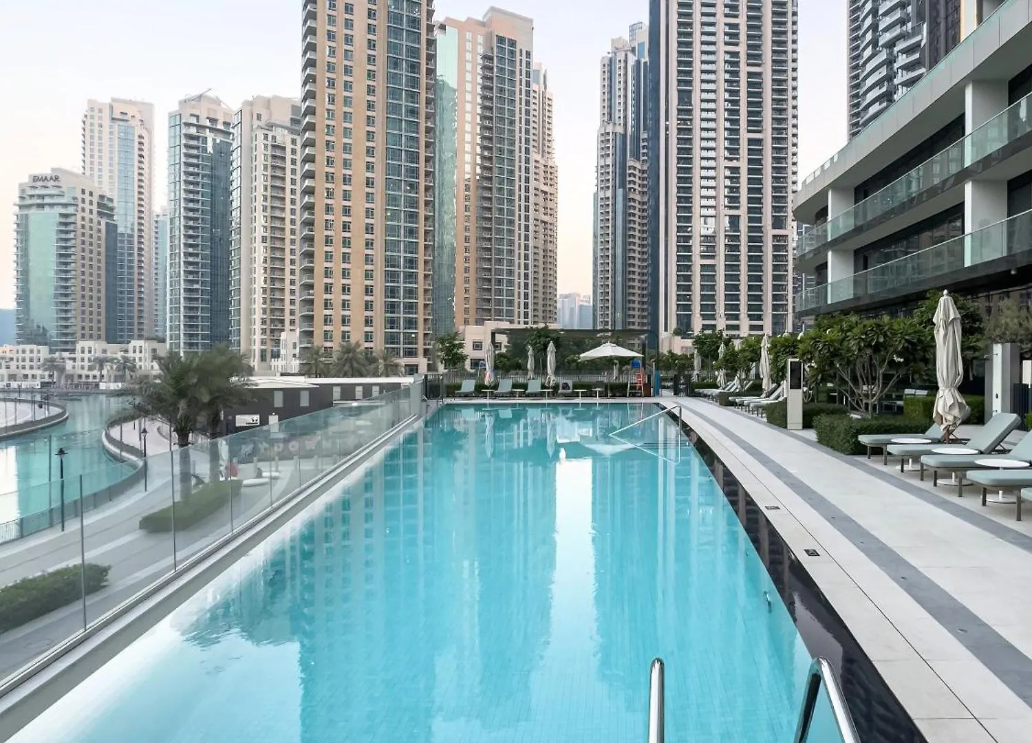 Grandeur 2 Bedroom Apartments I Burj Khalifa & Fountain Views I Free Parking, Gym, Pool, Wi-Fi & Ps5 I By Skyline Serenity Dubai