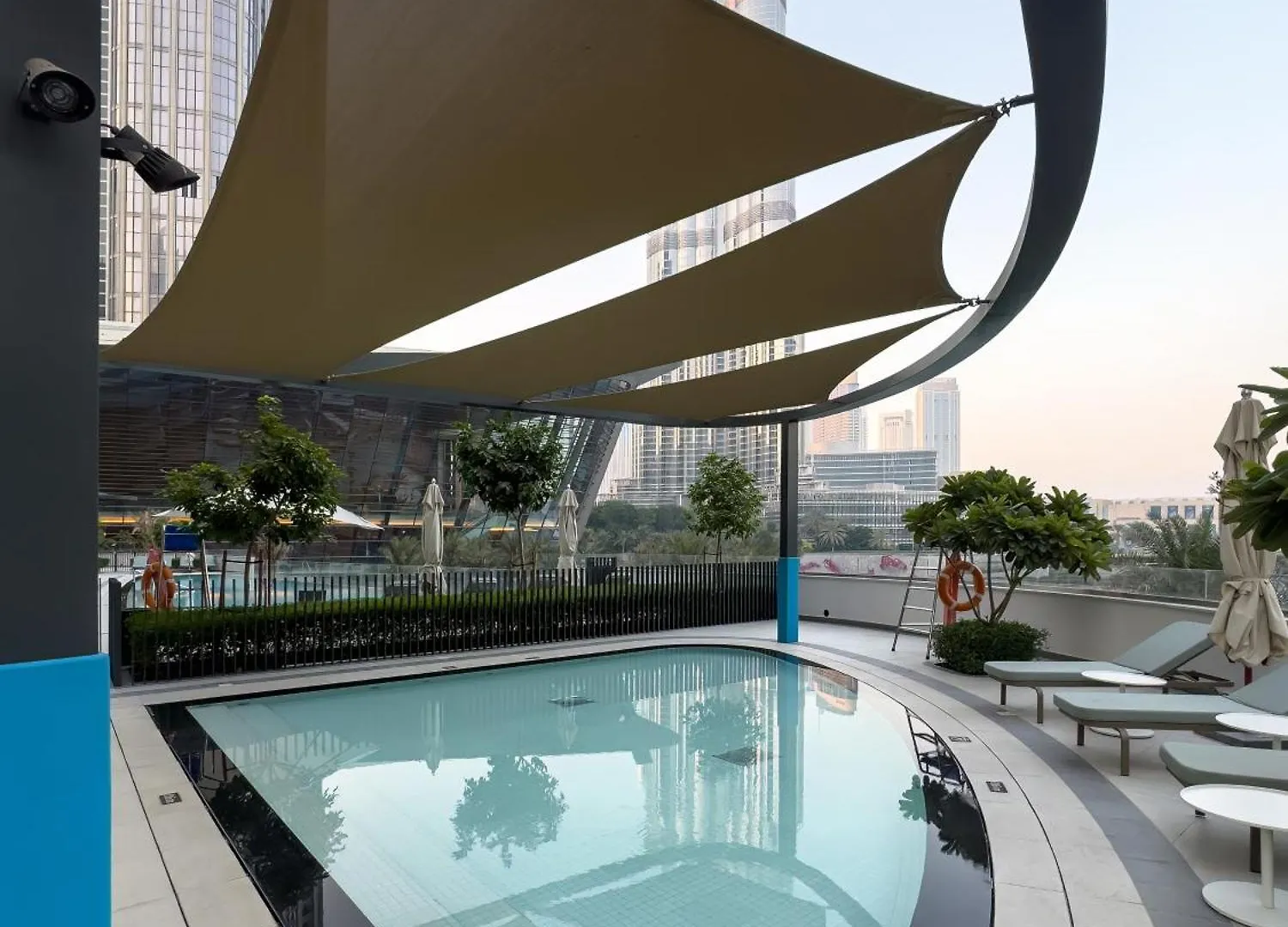 Grandeur 2 Bedroom Apartments I Burj Khalifa & Fountain Views I Free Parking, Gym, Pool, Wi-Fi & Ps5 I By Skyline Serenity Dubai