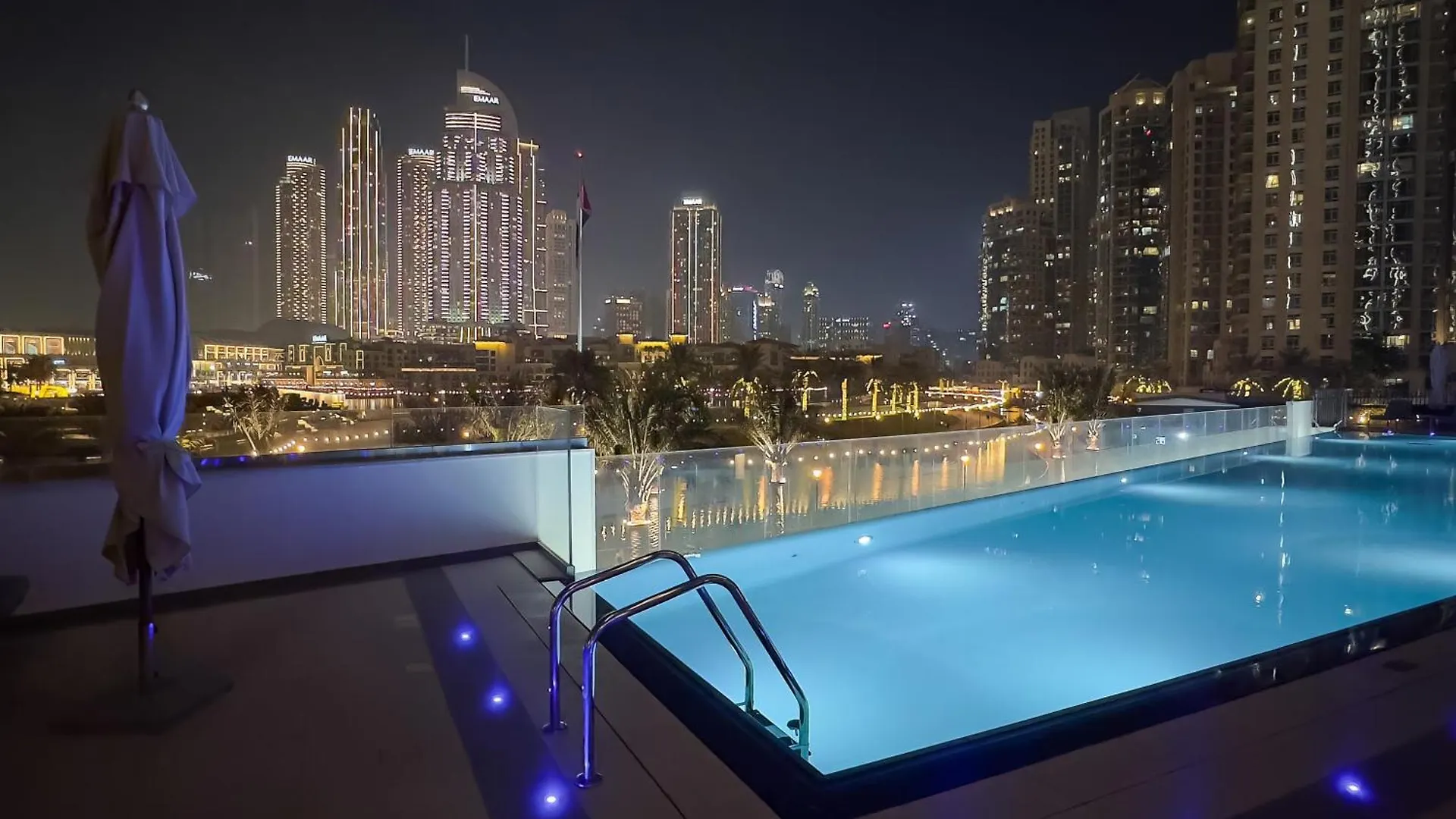 Grandeur 2 Bedroom Apartments I Burj Khalifa & Fountain Views I Free Parking, Gym, Pool, Wi-Fi & Ps5 I By Skyline Serenity Dubai