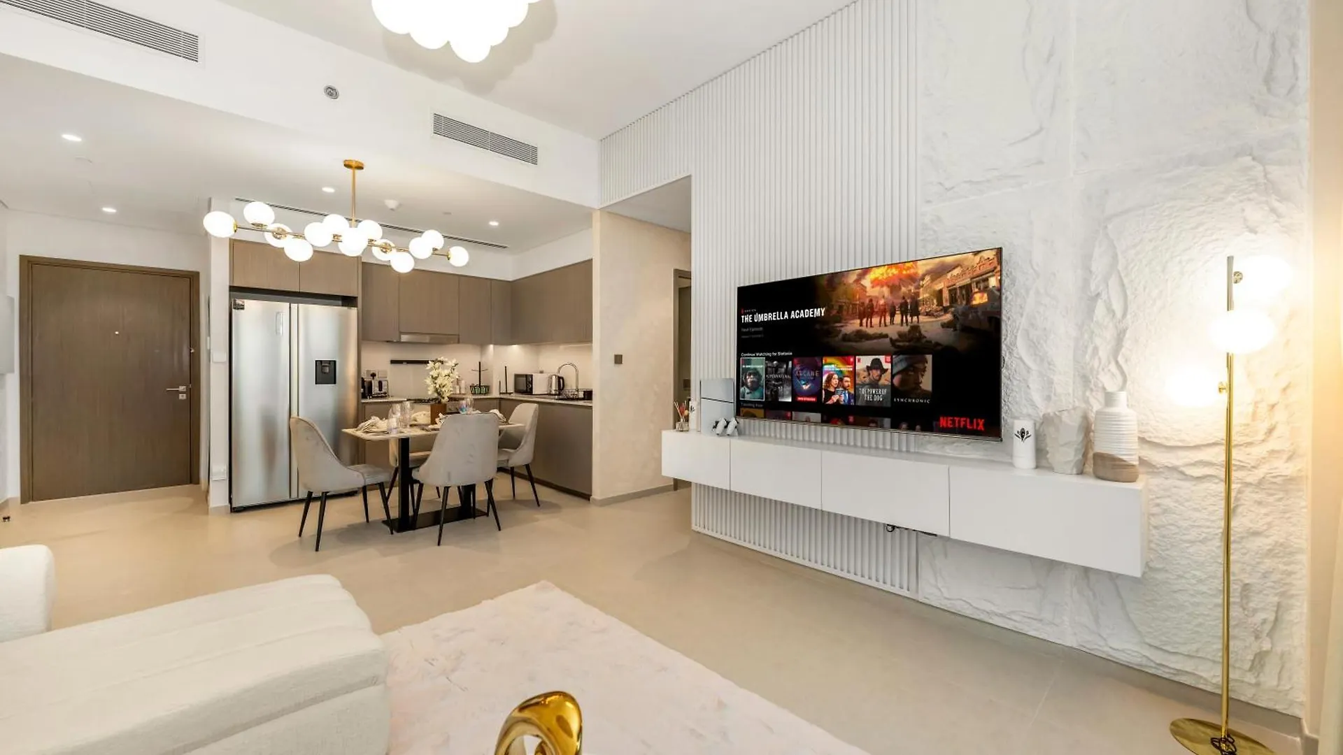 Grandeur 2 Bedroom Apartments I Burj Khalifa & Fountain Views I Free Parking, Gym, Pool, Wi-Fi & Ps5 I By Skyline Serenity Dubai United Arab Emirates
