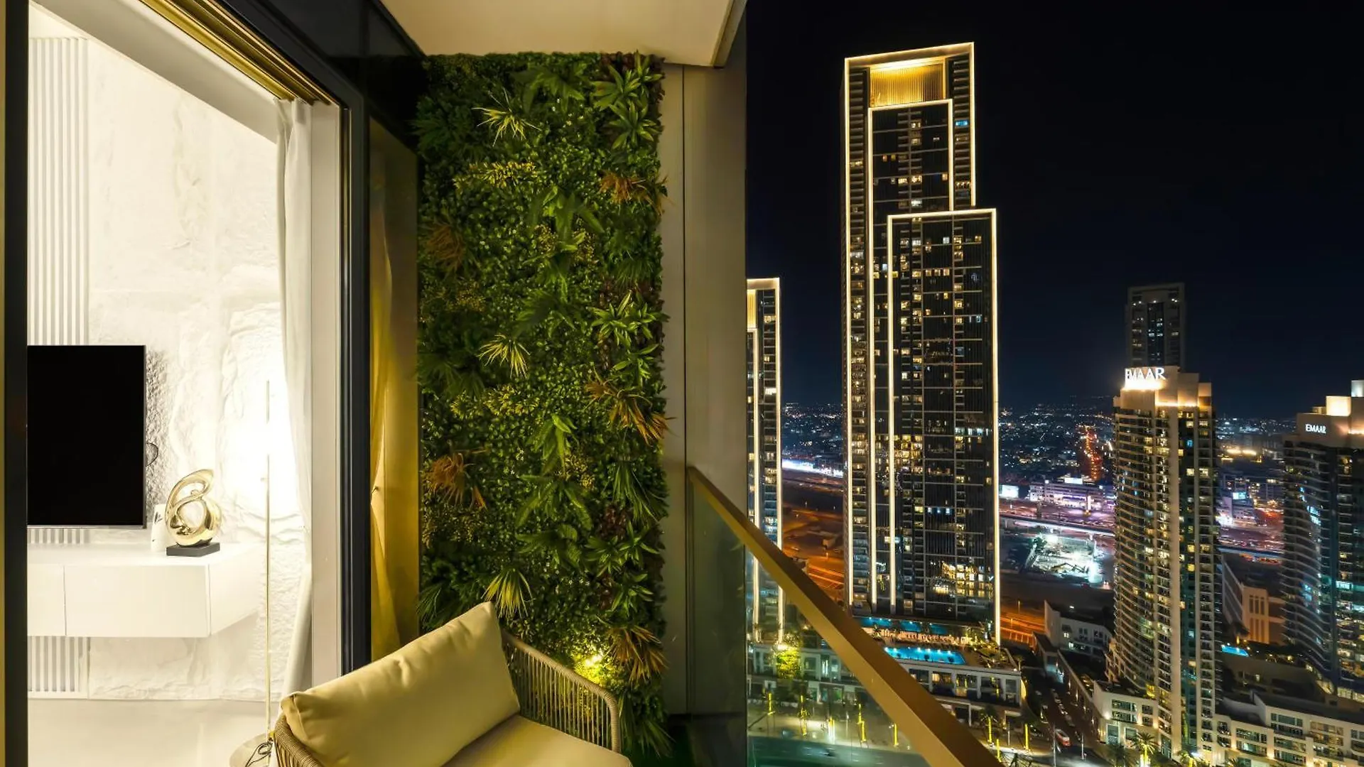 Grandeur 2 Bedroom Apartments I Burj Khalifa & Fountain Views I Free Parking, Gym, Pool, Wi-Fi & Ps5 I By Skyline Serenity Dubai United Arab Emirates